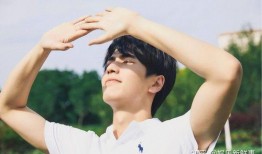 张凌赫来娱乐圈吃瓜,揭秘明星幕后吃瓜趣事