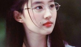 娱乐吃瓜酱的小眼睛,小眼睛视角下的娱乐八卦大揭秘